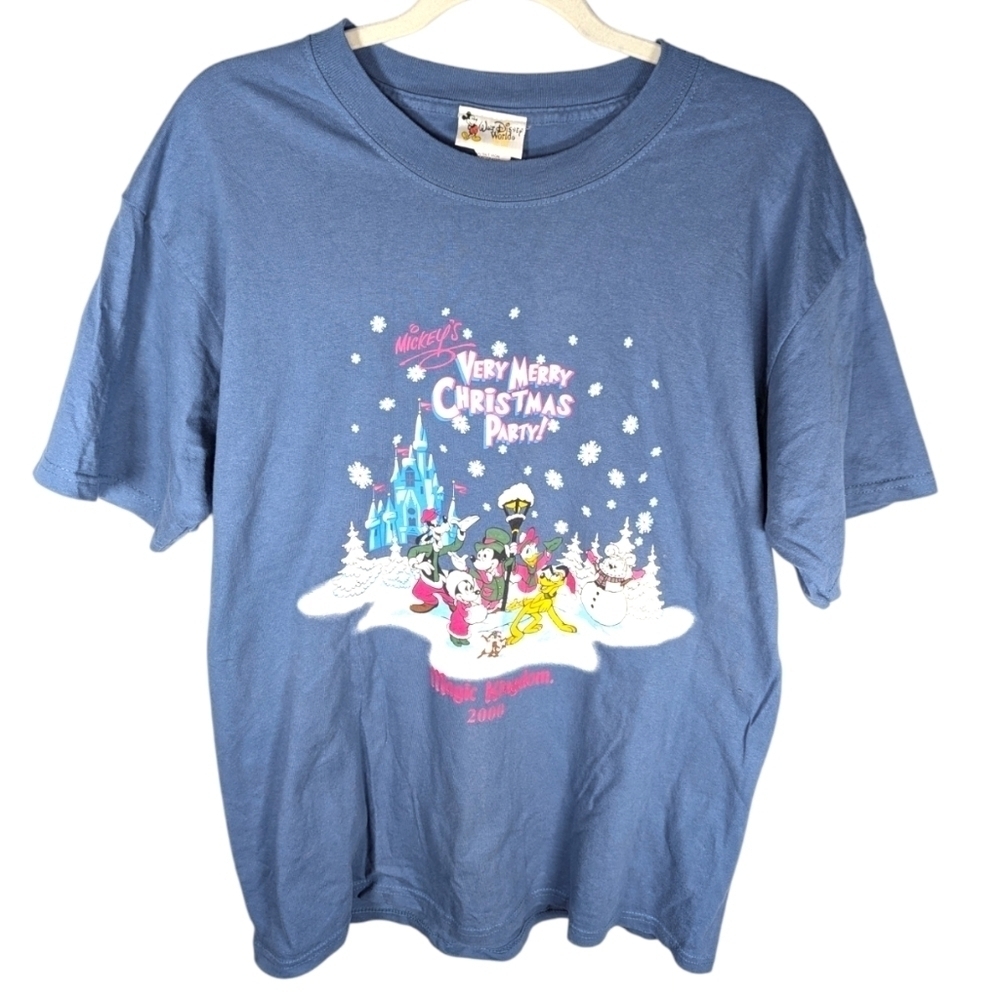 Vintage Walt Disney world very Merry Christmas party magic Kingdom t-shirt L